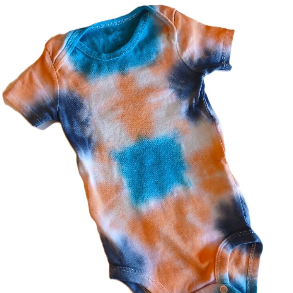 Tie Dye Baby Bodysuit in Blue Orange Pastel Pink Colorburst Pattern  12 Mos NWT